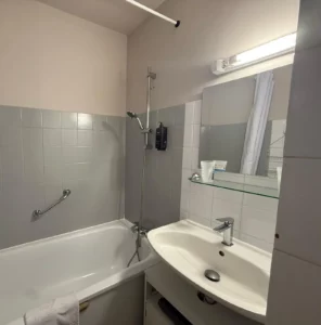 Moulin de Sournia - Cap France - chambre - Salle de bain