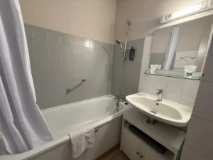 Moulin de Sournia - Cap France - chambre - Salle de bain