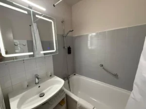 Moulin de Sournia - Cap France - chambre - Salle de bain